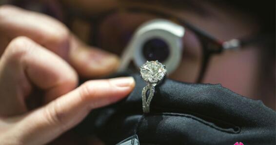 钻石珠宝市场，一场科技与浪漫的较量